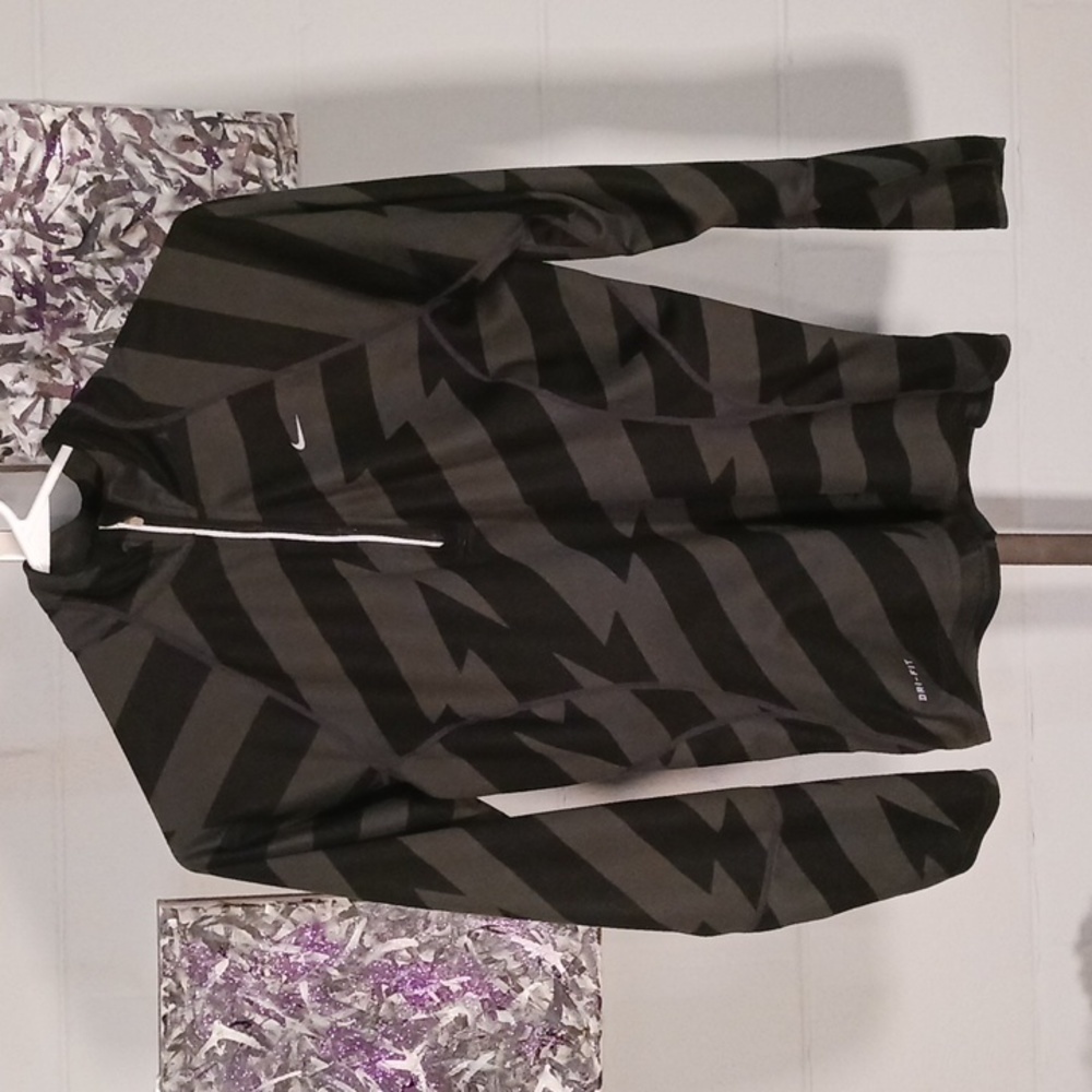 Nike dri fit sweatshirt